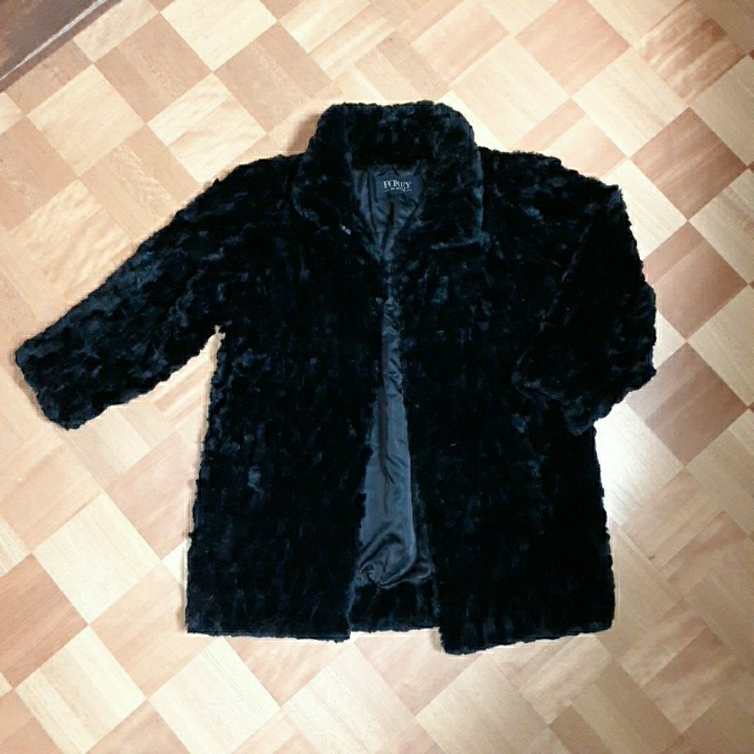 FOXEY(フォクシー)のフォクシー　黒　毛皮　コート レディースのジャケット/アウター(毛皮/ファーコート)の商品写真