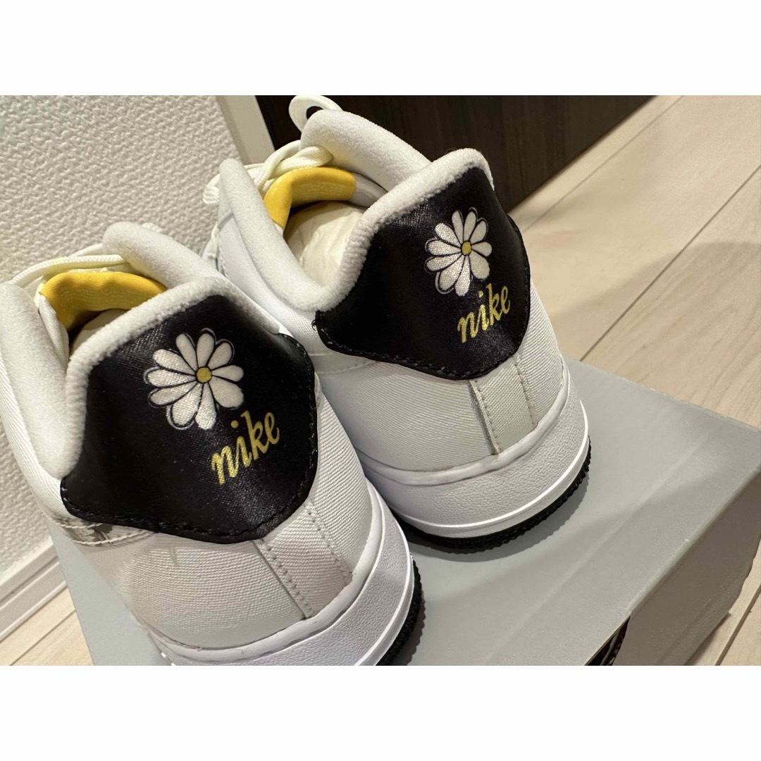 NIKE(ナイキ)のNike GS Air Force 1 Low "Daisy"ナイキ GS レディースの靴/シューズ(スニーカー)の商品写真