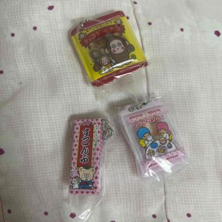 サンリオ(サンリオ)のサンリオ　ガチャガチャ　お菓子チャーム　お値下げ(キャラクターグッズ)