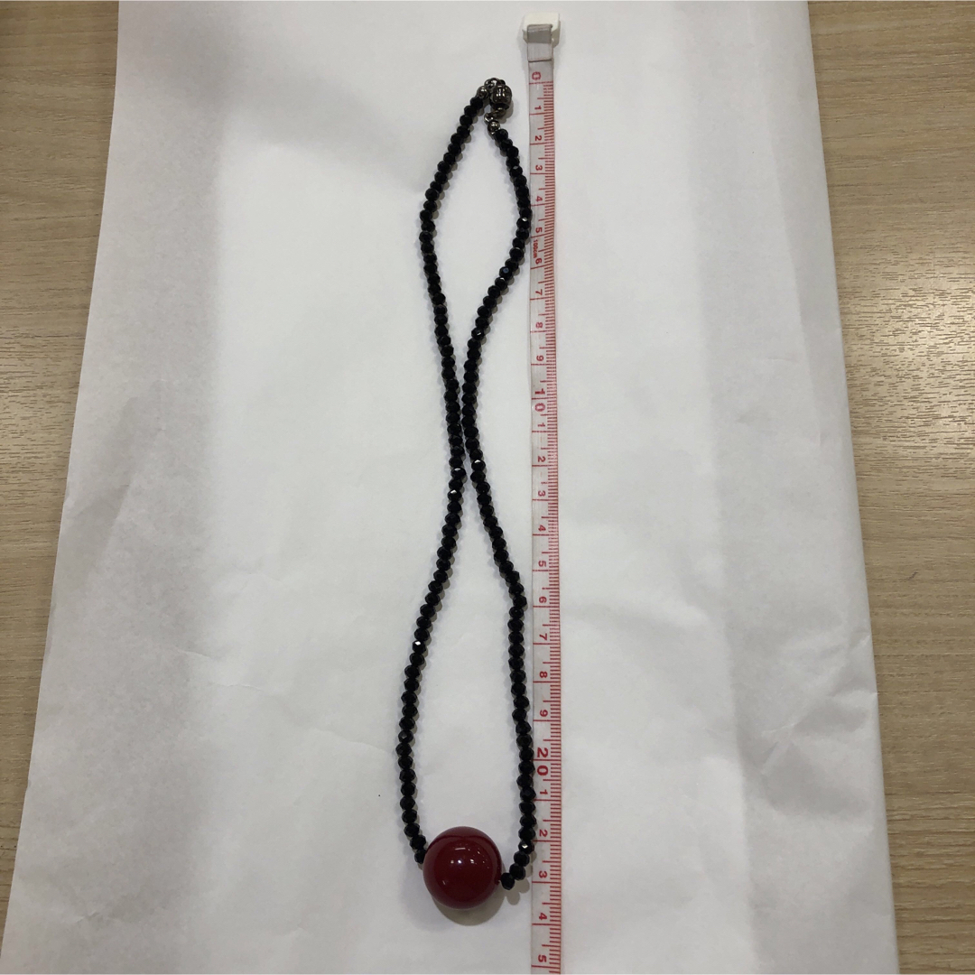 ネックレス  赤玉 マグネット レディースのアクセサリー(ネックレス)の商品写真