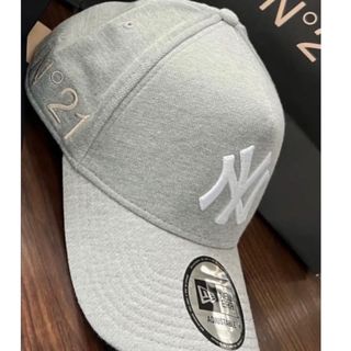 N°21 - 全国完売品 N°21×NEWERA×MLB コラボ ヤンキースキャップ グレー