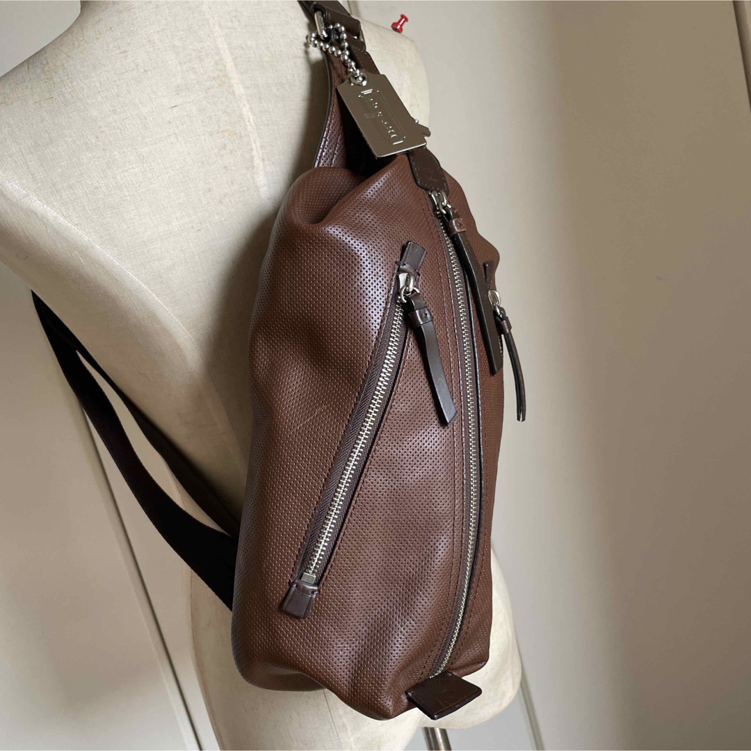 コーチCOACHパーフォレイテッドレザースリングバッグ70716中古ボディバッグ コーチCOACHパーフォレイテッドレザースリングバッグ70716中古ボディバッグ