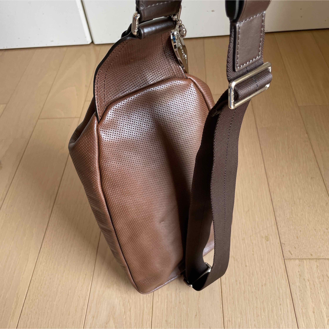 COACH - コーチCOACHパーフォレイテッドレザースリングバッグ70716中古 COACH - コーチCOACHパーフォレイテッドレザースリングバッグ70716中古