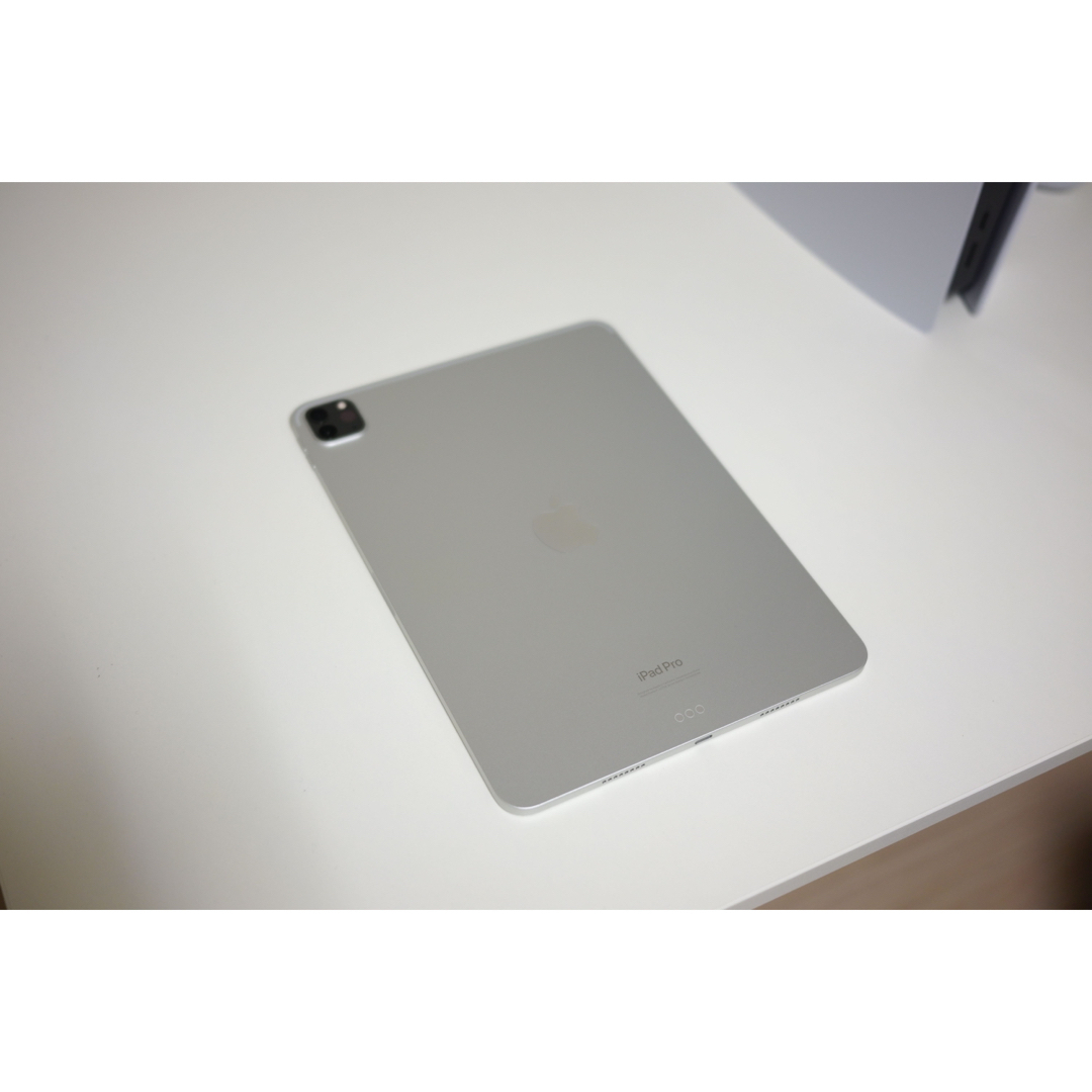 Apple(アップル)のiPad Pro 11インチ第4世代 Wi-Fi 128GB  シルバー スマホ/家電/カメラのPC/タブレット(タブレット)の商品写真