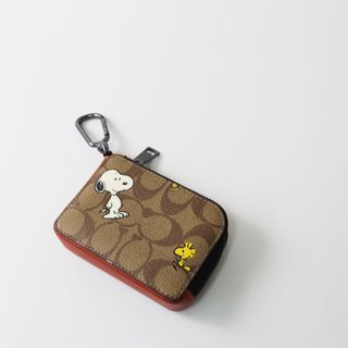 コーチ(COACH)の希少 人気 美品 コーチ COACH  ピーナッツコラボ スヌーピー ウッドストック シグネチャー カラビナ付 カードケース【2400013490733】(ポーチ)