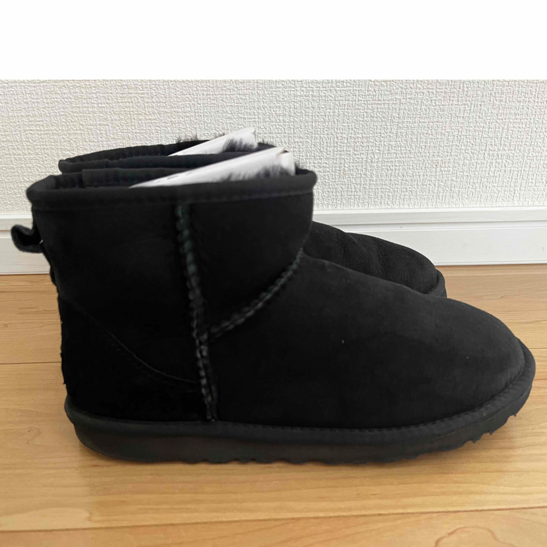 UGG(アグ)のUGG ショートブーツ　W CLASSIC MINI 5854 W/BLK レディースの靴/シューズ(ブーツ)の商品写真