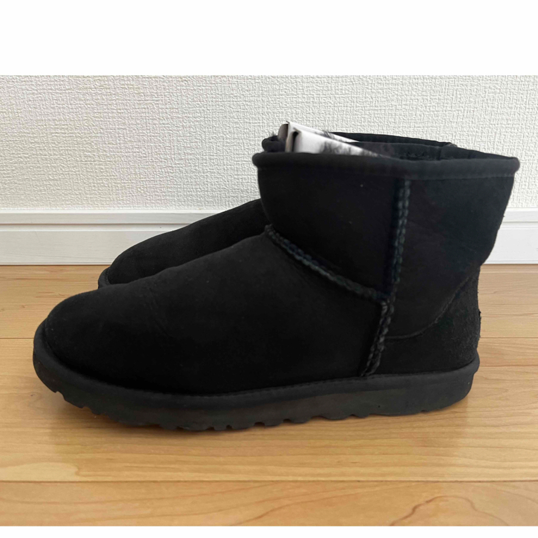 UGG(アグ)のUGG ショートブーツ　W CLASSIC MINI 5854 W/BLK レディースの靴/シューズ(ブーツ)の商品写真