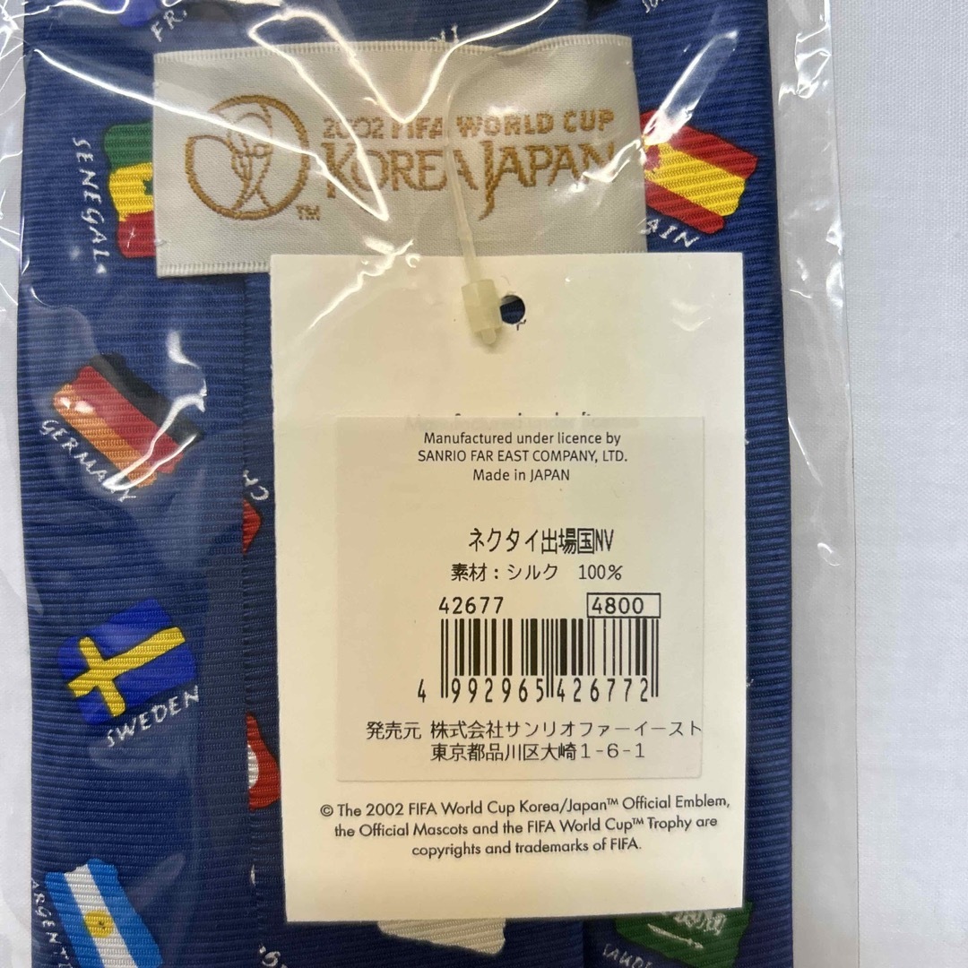 2002日韓WC杯　記念ネクタイ　オフィシャルマーク有り スポーツ/アウトドアのサッカー/フットサル(記念品/関連グッズ)の商品写真