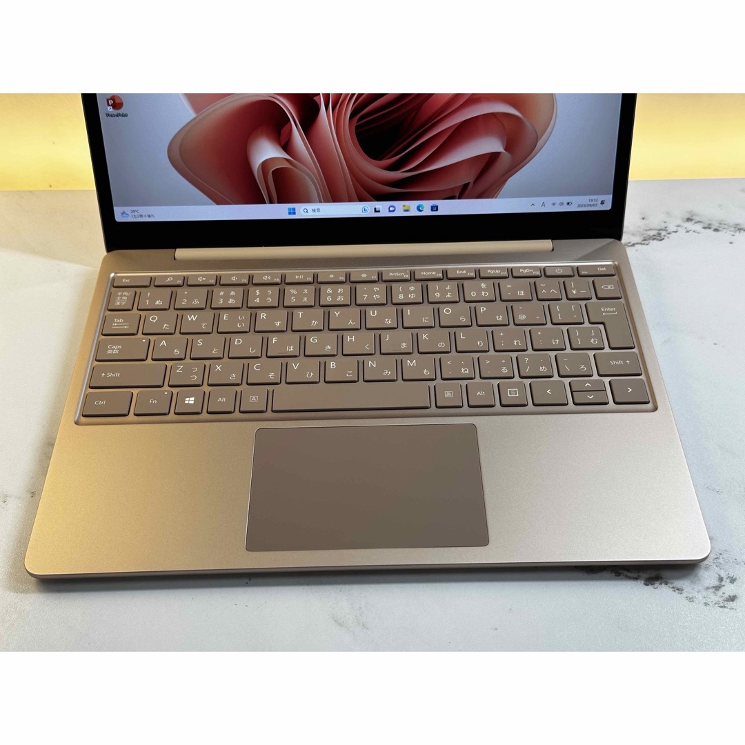 Microsoft - 新同品 Surface Laptop Go i5 8GB SSD 128 サンドの通販 ...