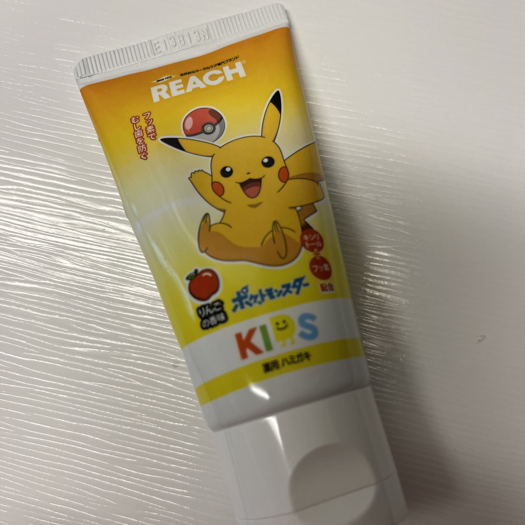 ポケモン(ポケモン)のリーチキッズ　ピカチュウ　歯磨き粉　60g りんご味 キッズ/ベビー/マタニティの洗浄/衛生用品(歯ブラシ/歯みがき用品)の商品写真