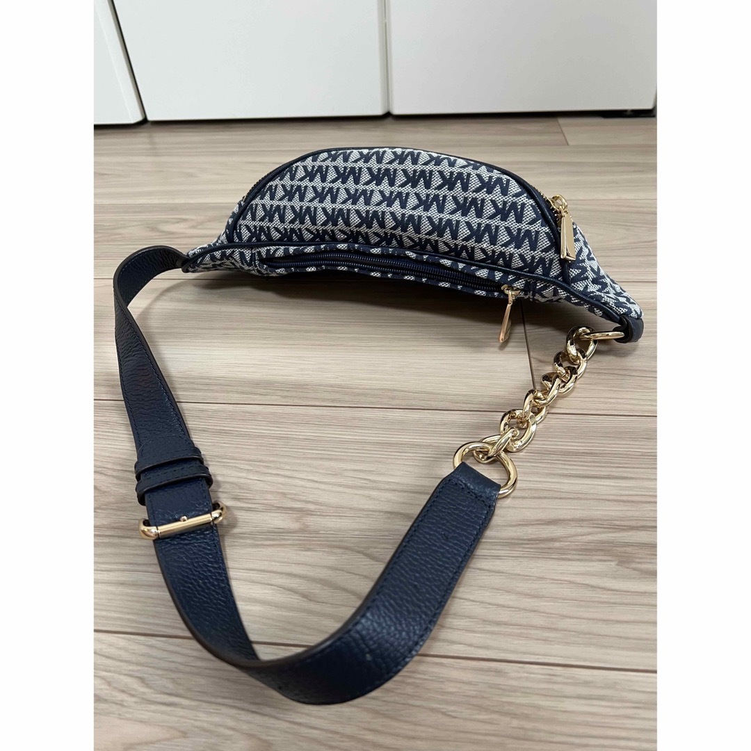 Michael Kors(マイケルコース)のマイケルコース　ウエストバック　ほぼ新品！✨約1/4価格で！ レディースのバッグ(ショルダーバッグ)の商品写真