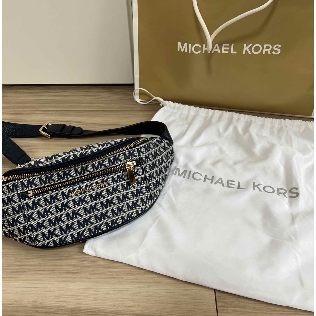 Michael Kors(マイケルコース)のマイケルコース　ウエストバック　ほぼ新品！✨約1/4価格で！ レディースのバッグ(ショルダーバッグ)の商品写真