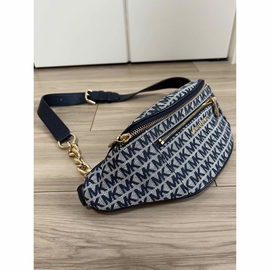 Michael Kors(マイケルコース)のマイケルコース　ウエストバック　ほぼ新品！✨約1/4価格で！ レディースのバッグ(ショルダーバッグ)の商品写真