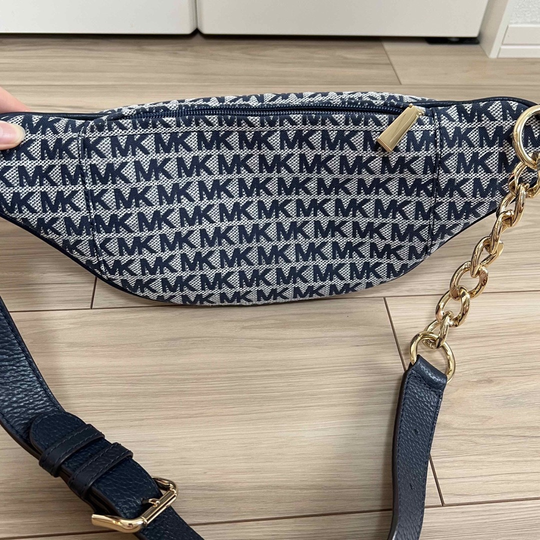 Michael Kors(マイケルコース)のマイケルコース　ウエストバック　ほぼ新品！✨約1/4価格で！ レディースのバッグ(ショルダーバッグ)の商品写真