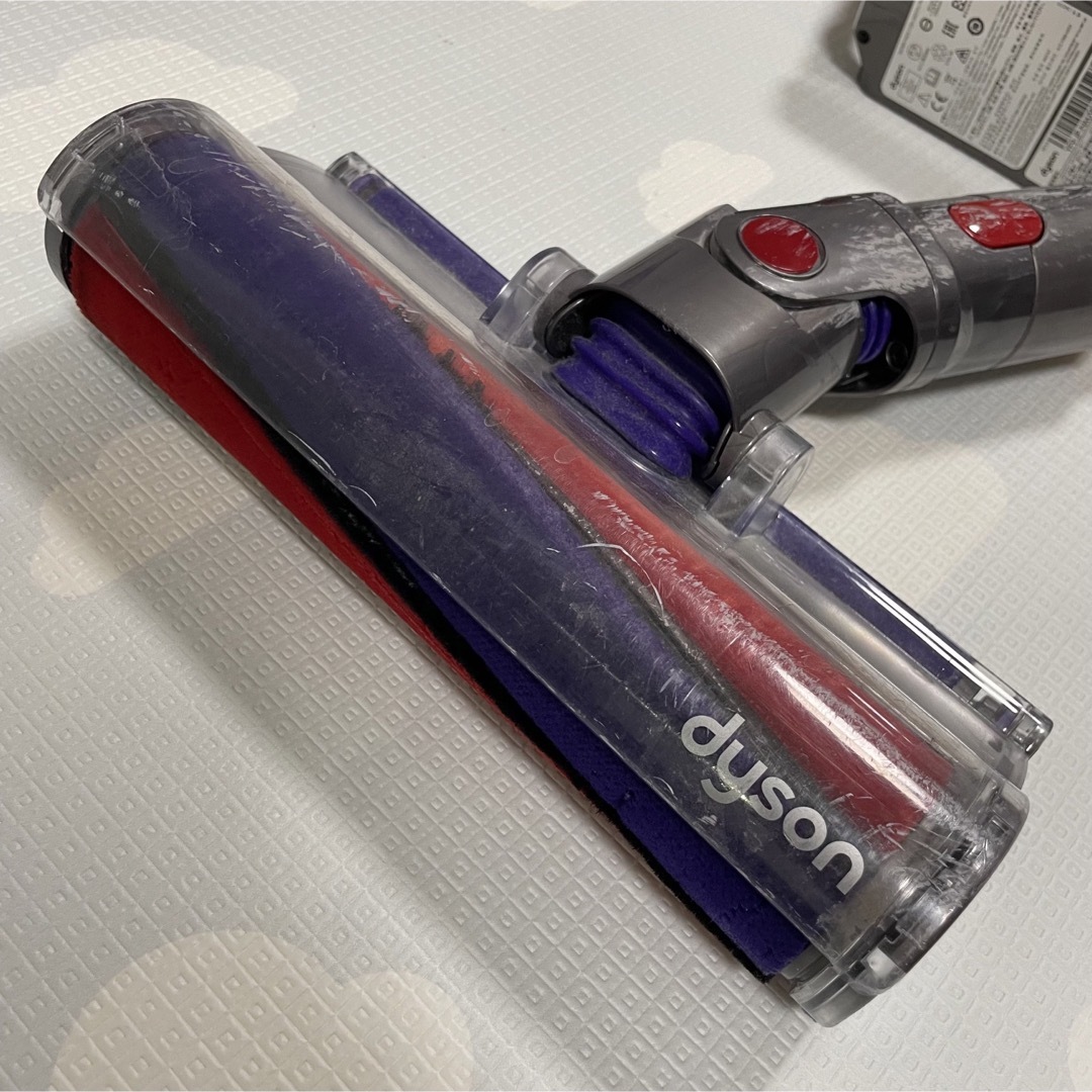 Dyson(ダイソン)のdyson SV12 コードレスクリーナー　ダイソン　掃除機 スマホ/家電/カメラの生活家電(掃除機)の商品写真