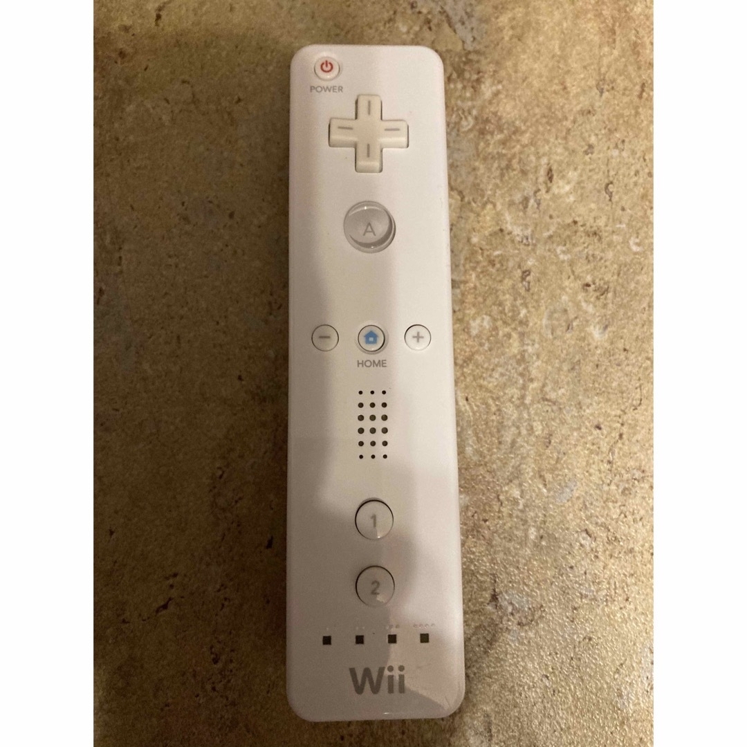 Wii(ウィー)のWiiリモコン　白　ホワイト エンタメ/ホビーのゲームソフト/ゲーム機本体(家庭用ゲーム機本体)の商品写真