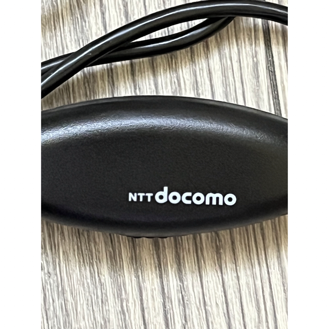 NTTdocomo(エヌティティドコモ)のFOMA充電機能付USB接続ケーブル02 スマホ/家電/カメラのスマートフォン/携帯電話(バッテリー/充電器)の商品写真