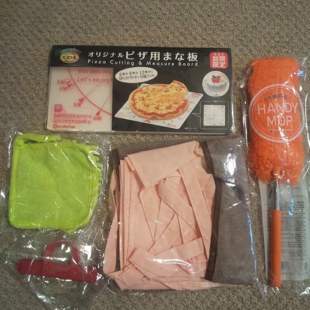 エプロン ピザ用まな板 たわし モップ クリップ エンタメ/ホビーのエンタメ その他(その他)の商品写真