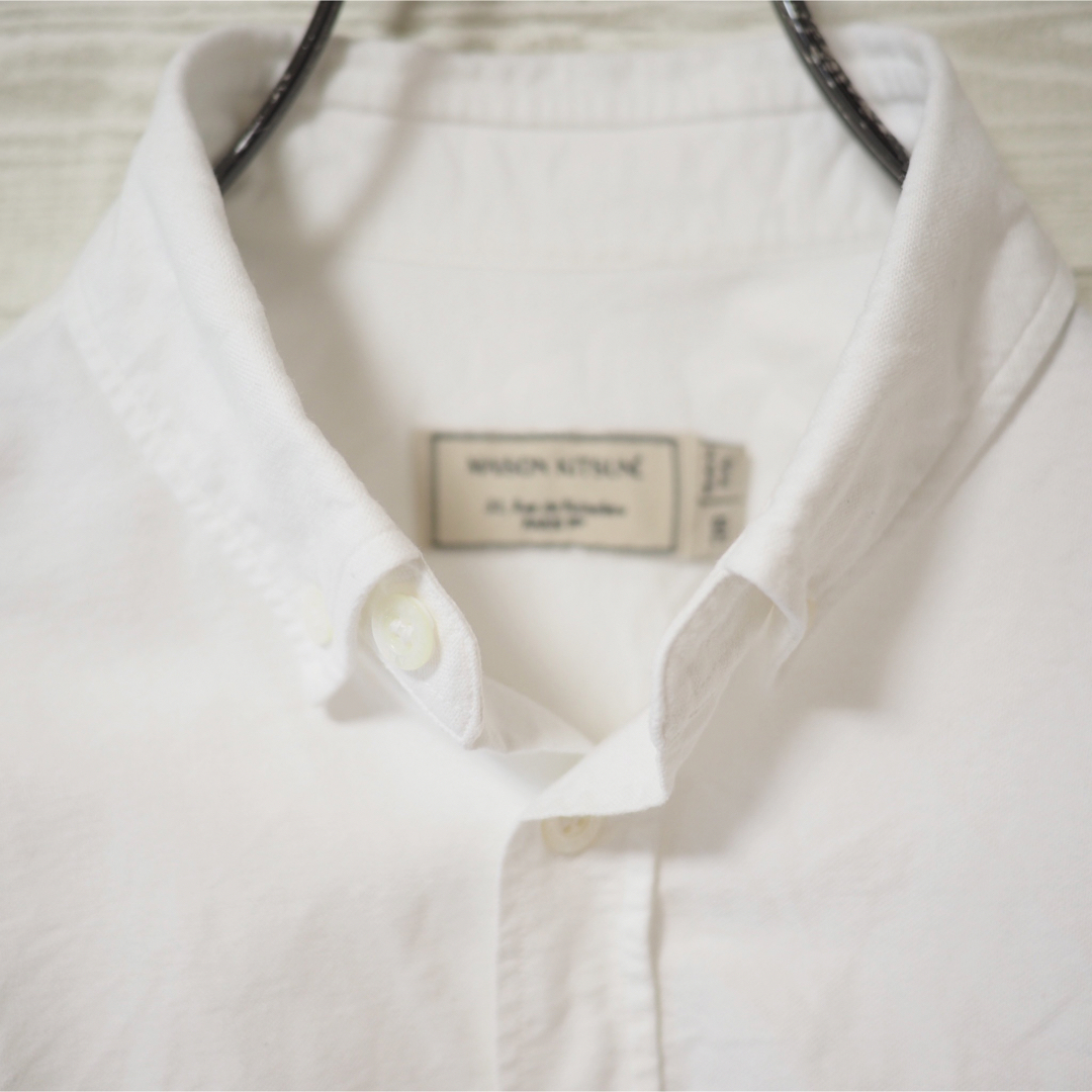 MAISON KITSUNE'(メゾンキツネ)のMAISON KITSUNE フォックスロゴ BDシャツ-White/38 IT メンズのトップス(シャツ)の商品写真