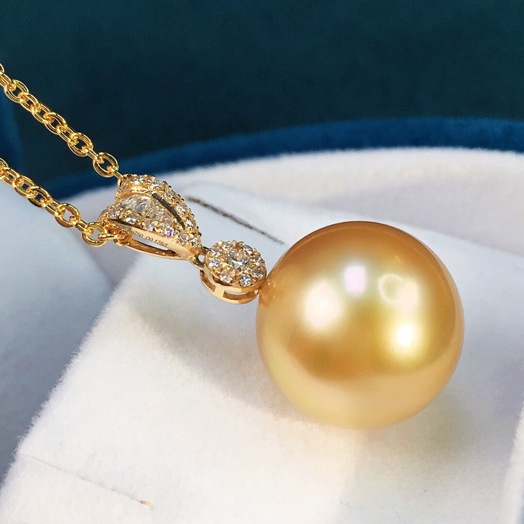 高級】南洋真珠 ダイヤモンド付きペンダントトップk18の通販 by 天然