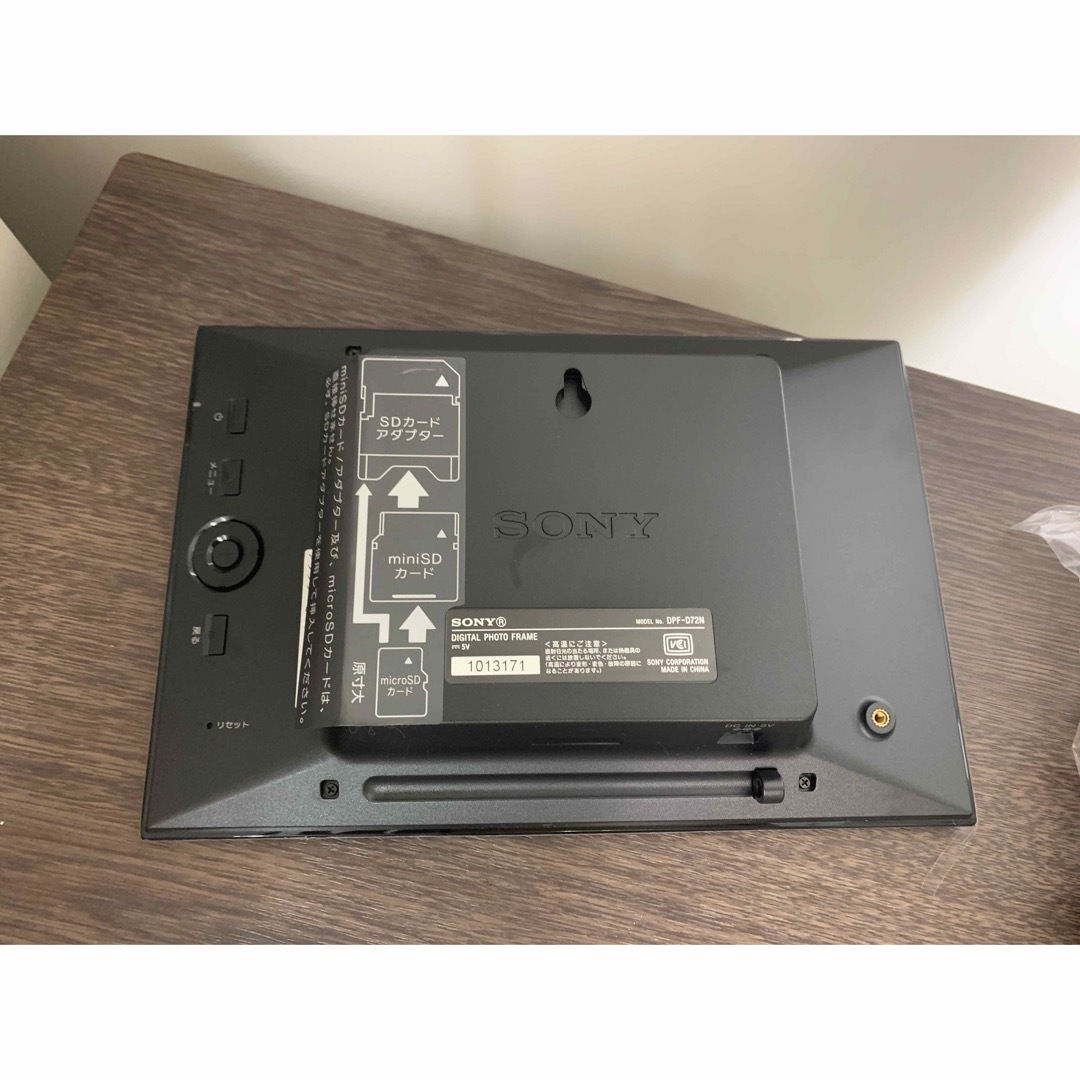 SONY(ソニー)の【最終値下げしました】SONY デジタルフォトフレーム　DPF−D72N インテリア/住まい/日用品のインテリア小物(フォトフレーム)の商品写真