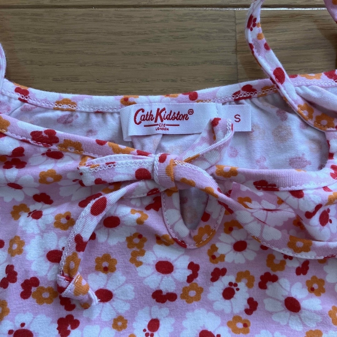 Cath Kidston(キャスキッドソン)のキャス  キッドソン　ピンクオレンジ総柄キャミソール　ギリシャ製　未着用 キッズ/ベビー/マタニティのキッズ服女の子用(90cm~)(Tシャツ/カットソー)の商品写真