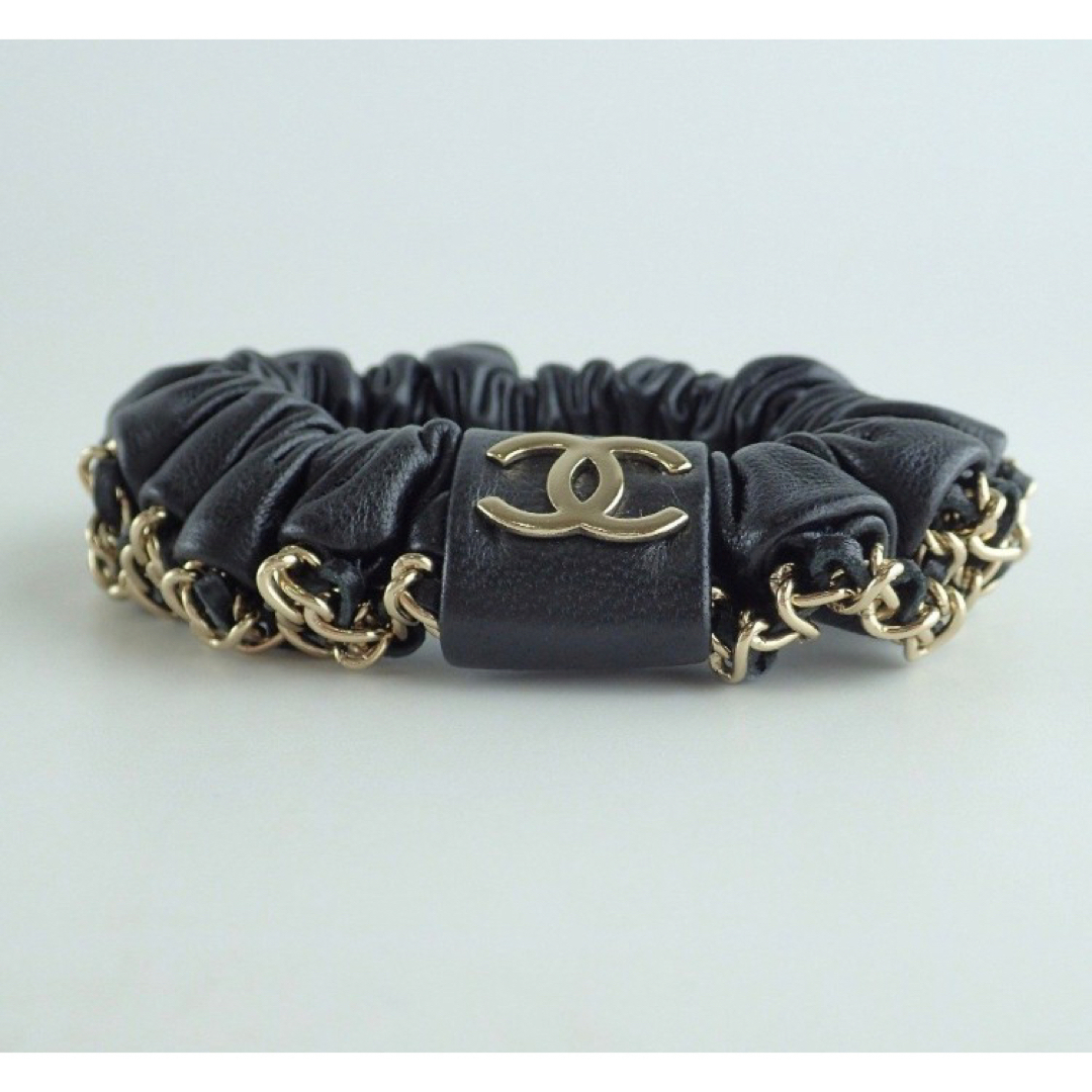 CHANEL - CHANEL A22S ラムスキン ココマーク チェーンデザイン