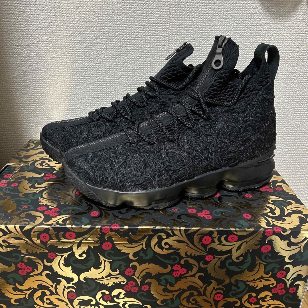 KITH × NIKE Lebron 15