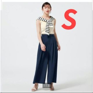 ジーユー(GU)のS ブルー　タックワイドフレアパンツ 新品　GU　ユニクロ　ZARA H&M(カジュアルパンツ)