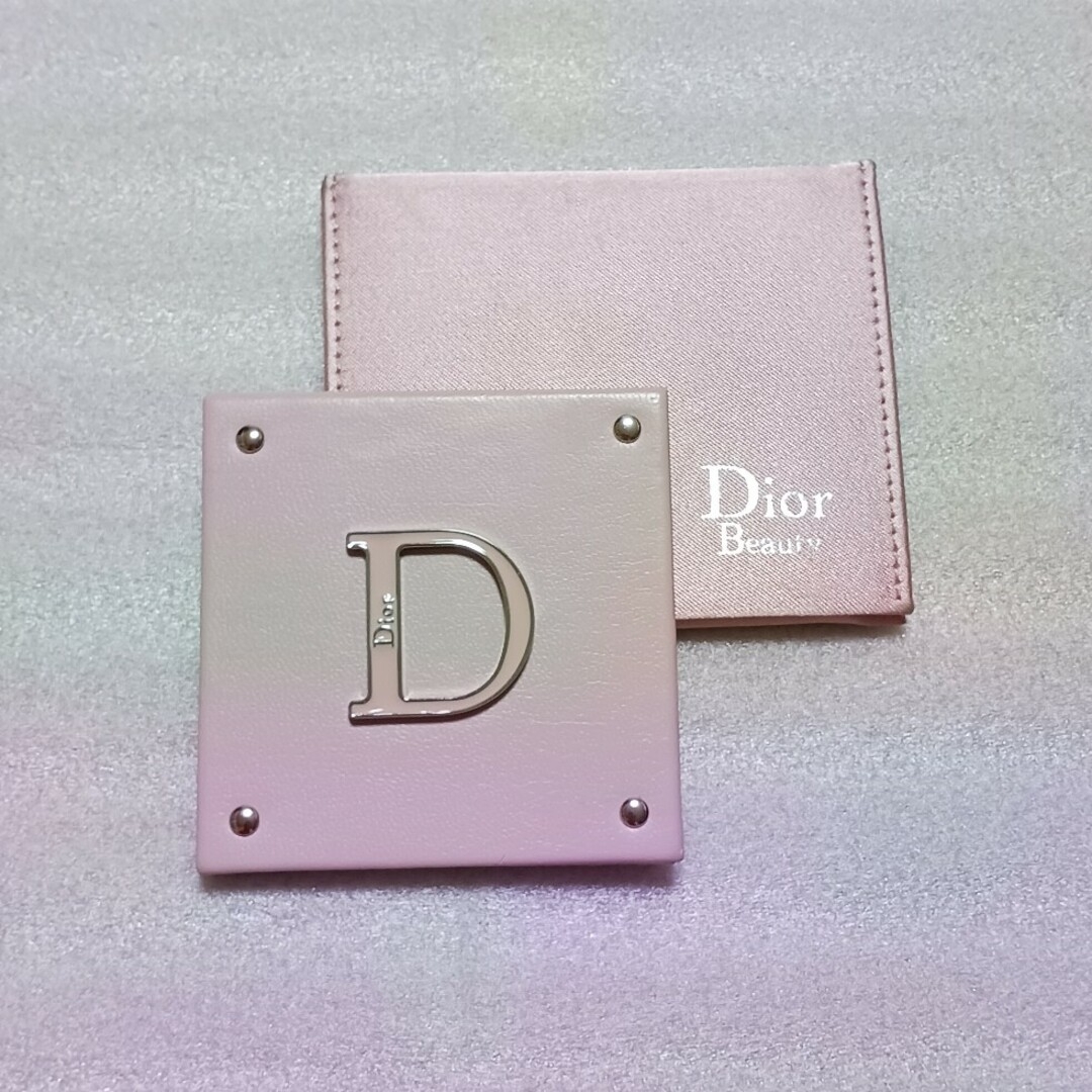 Dior(ディオール)の新品🌟女性なら１つは持っておきたいハイブランド小物❗可愛いピンクの折り畳ミラー レディースのファッション小物(ミラー)の商品写真