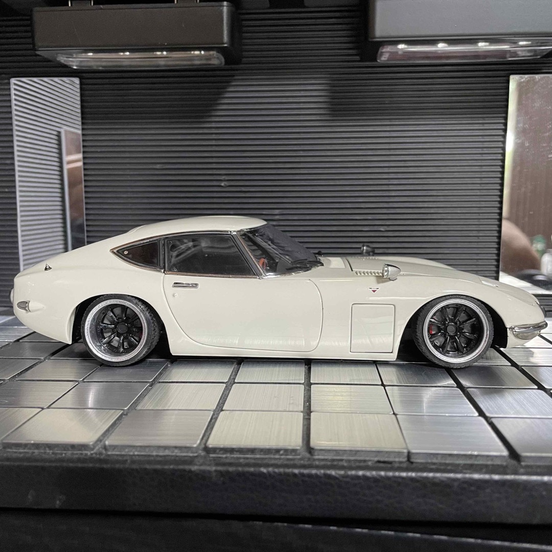 AUTOart(オートアート)のオートアート 1/18トヨタ 2000GT クーペ（カスタム仕様) エンタメ/ホビーのおもちゃ/ぬいぐるみ(ミニカー)の商品写真