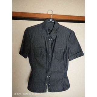 ヒューゴボス(HUGO BOSS)の【美品】ヒューゴボス　デニムシャツ（サイズXS）(シャツ/ブラウス(半袖/袖なし))