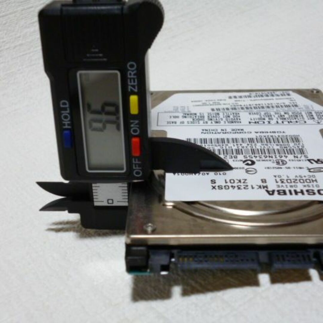 東芝(トウシバ)のHDD2.5インチ SATA 120GB（ジャンク品扱い） 東芝 スマホ/家電/カメラのPC/タブレット(PCパーツ)の商品写真