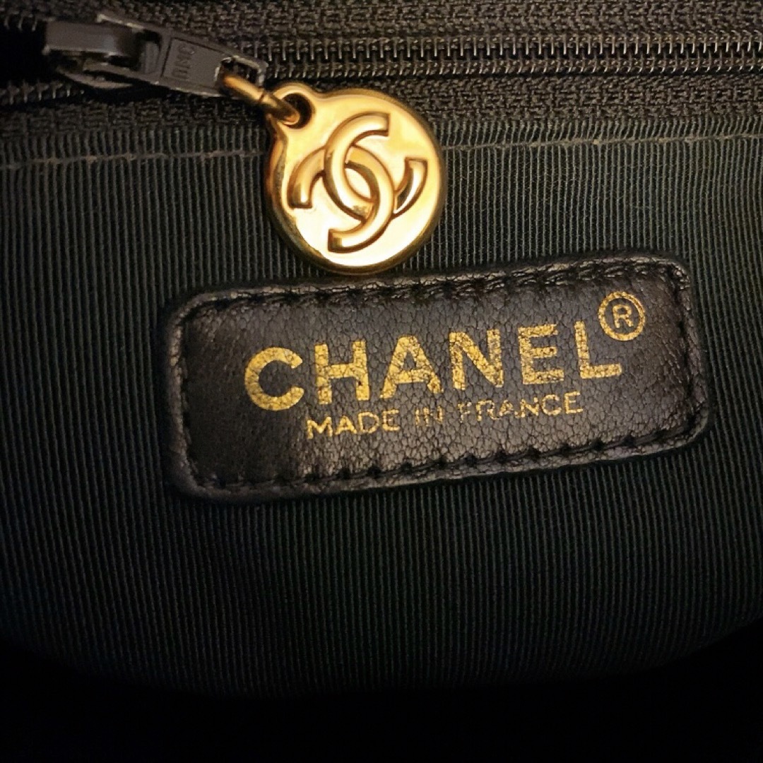 Chanel ショルダーバッグ (ミニサイズ！すごく使用しやすい！)