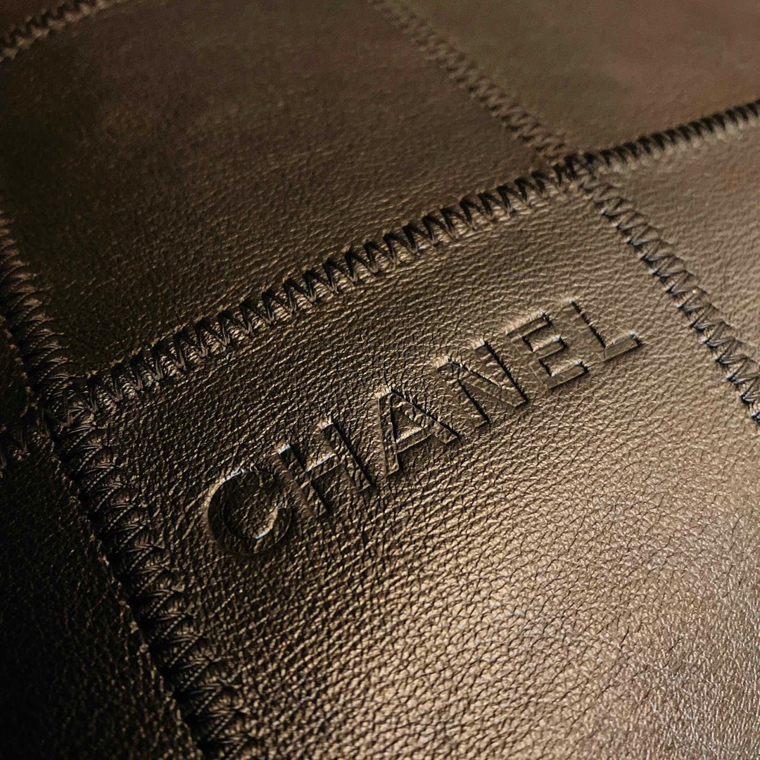 Chanel ショルダーバッグ (すごく使用しやすい！ユニークなデザイン！)