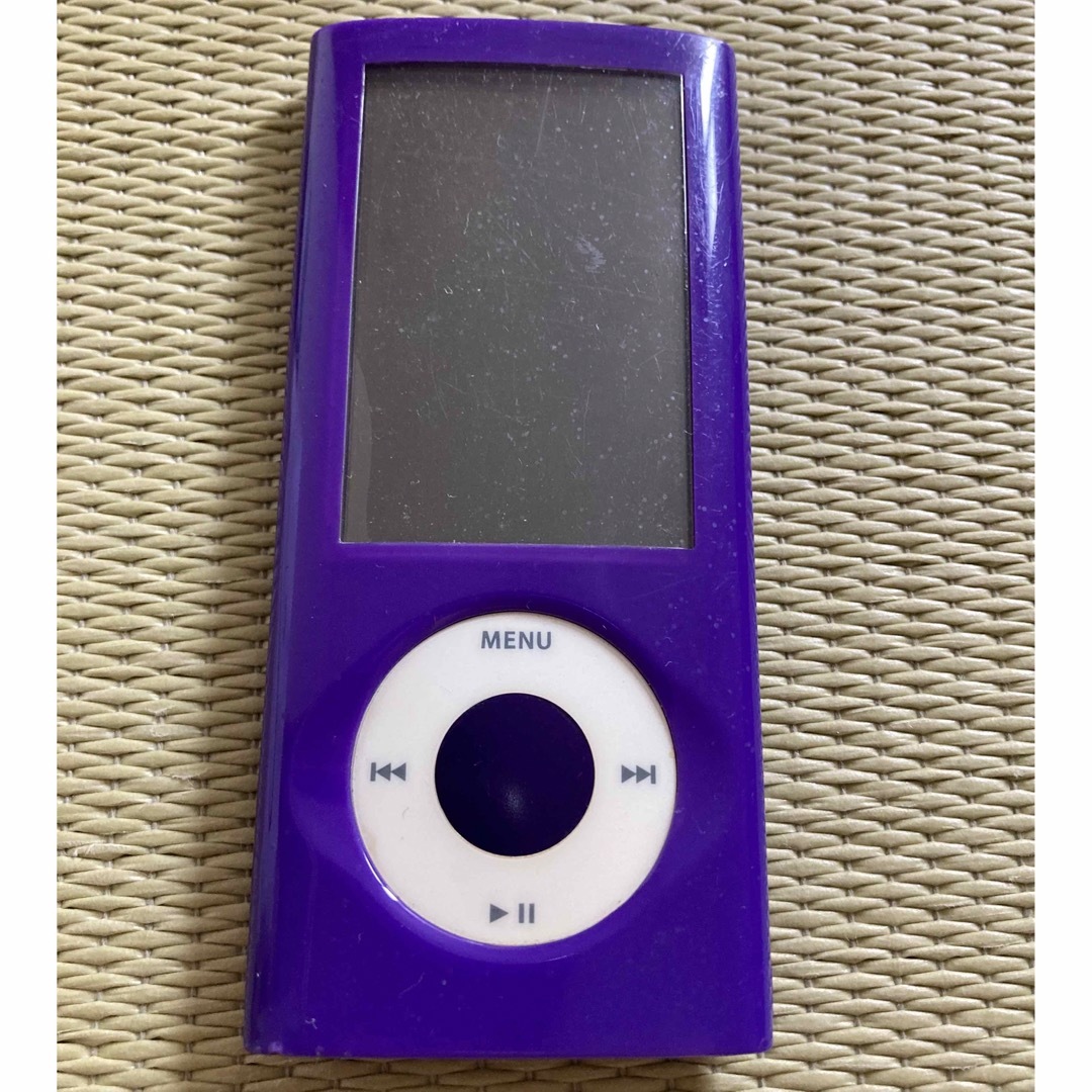 iPod nano 第五世代　充電器つき　初期化済み　おまけつき　送料込み スマホ/家電/カメラのオーディオ機器(ポータブルプレーヤー)の商品写真