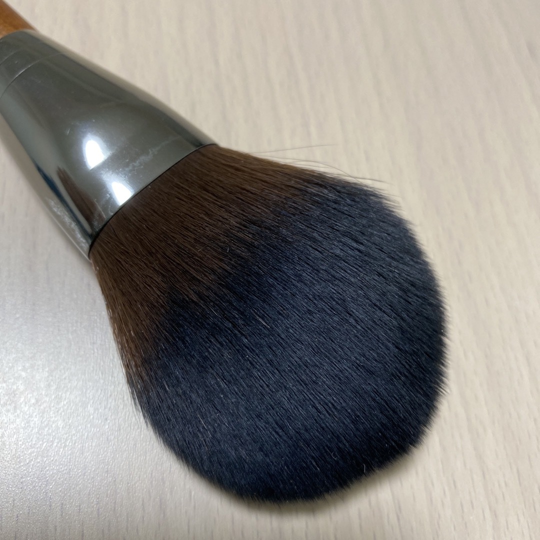 MAKE UP FOR EVER(メイクアップフォーエバー)のメイクアップフォーエバー　プレシジョンパウダーブラシ　128 コスメ/美容のメイク道具/ケアグッズ(チーク/フェイスブラシ)の商品写真