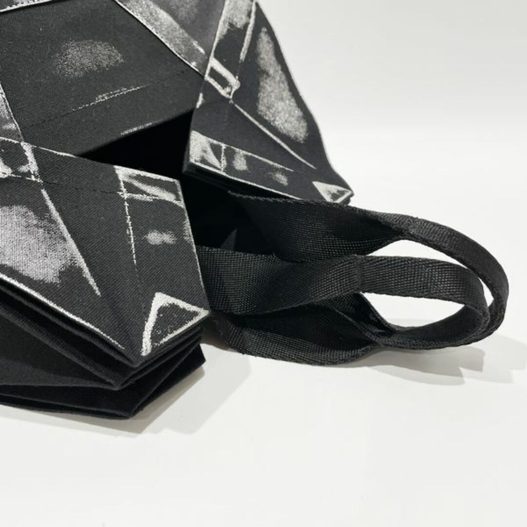 ISSEY MIYAKE(イッセイミヤケ)のISSEY MIYAKE 折り紙 スタンダード ハンドバッグ レディースのバッグ(ハンドバッグ)の商品写真