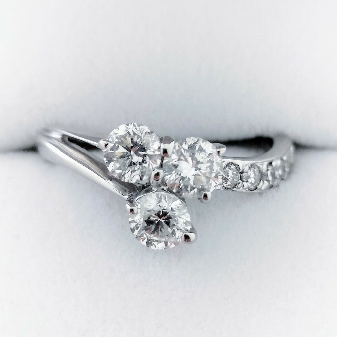 トリロジー ダイヤモンド ウェーブ リング K18WG 1.00ct 3.7g | フリマアプリ ラクマ