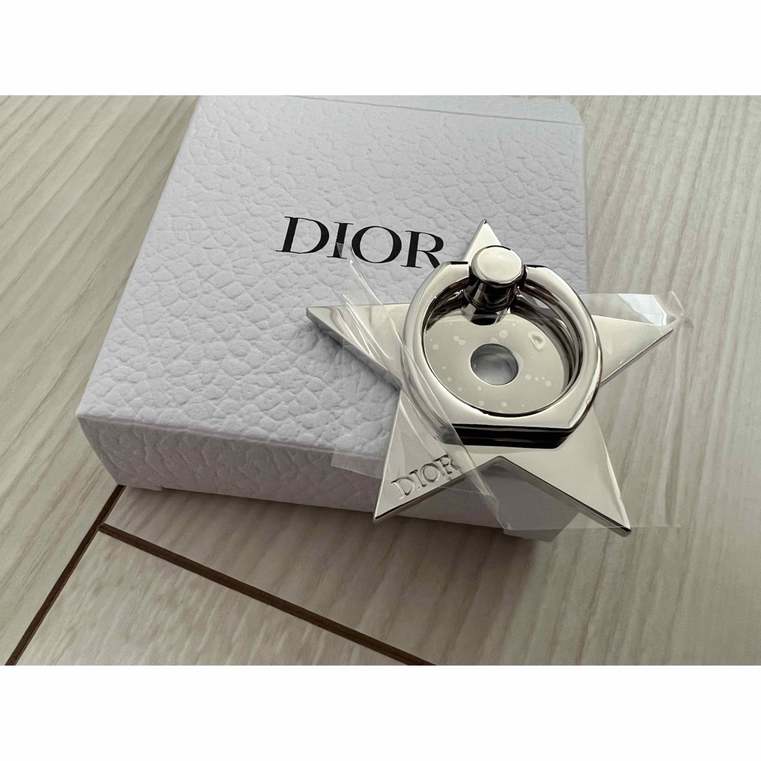 Dior(ディオール)のディオールスマホリング スマホ/家電/カメラのスマホアクセサリー(その他)の商品写真