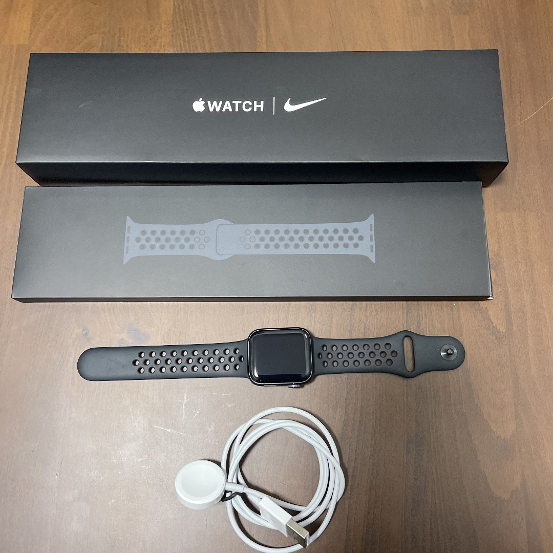 Apple Watch(アップルウォッチ)のApple Watch Nike Series 6（GPS 40mm）おまけ付き メンズの時計(腕時計(デジタル))の商品写真