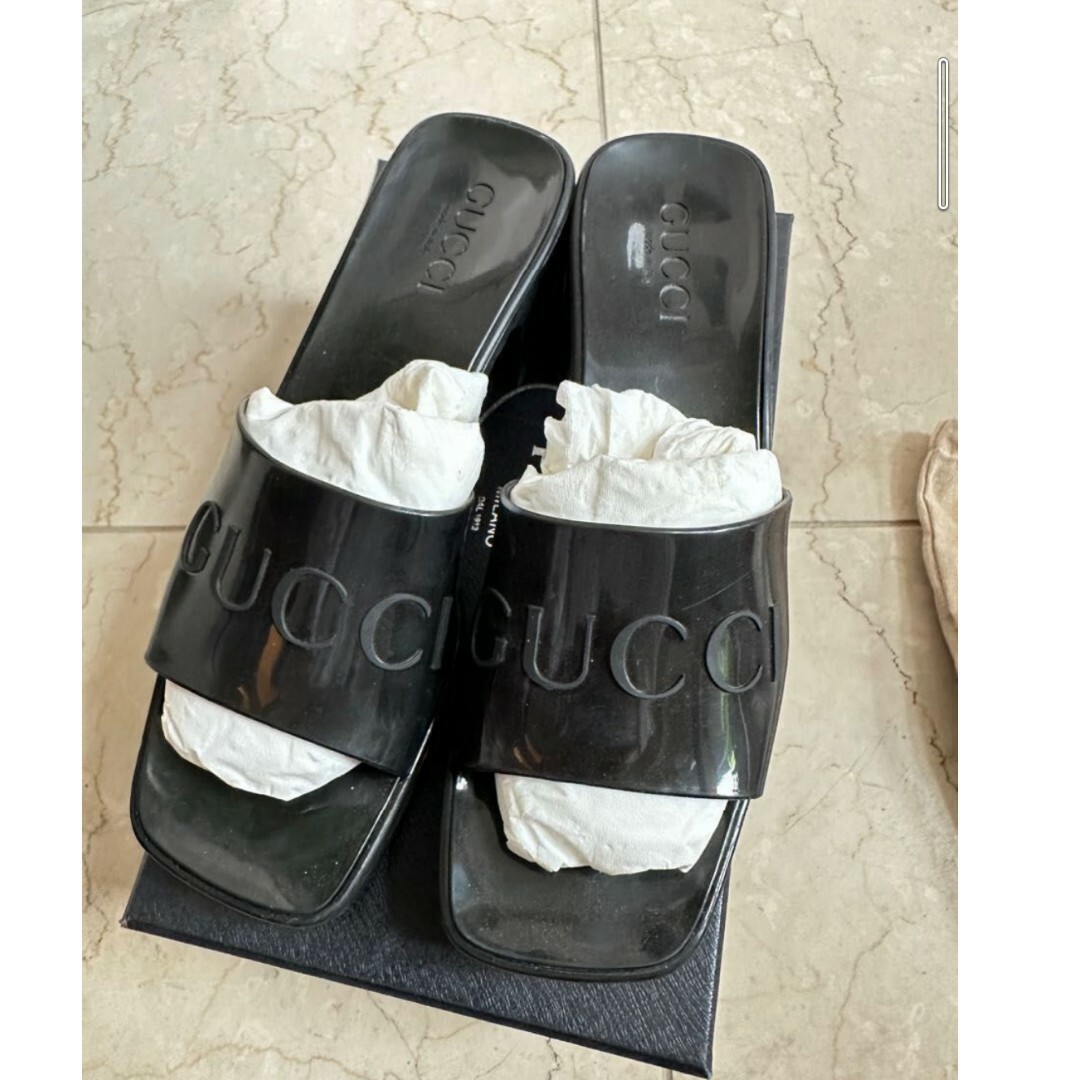 大人気】GUCCI ラバースライドサンダル エンボスロゴ ホワイト 25cm-