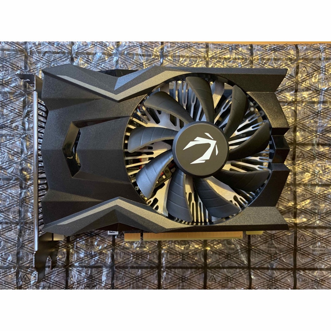 NVIDIA(エヌビディア)のZOTAC GAMING GeForce GTX1650 スマホ/家電/カメラのPC/タブレット(PCパーツ)の商品写真