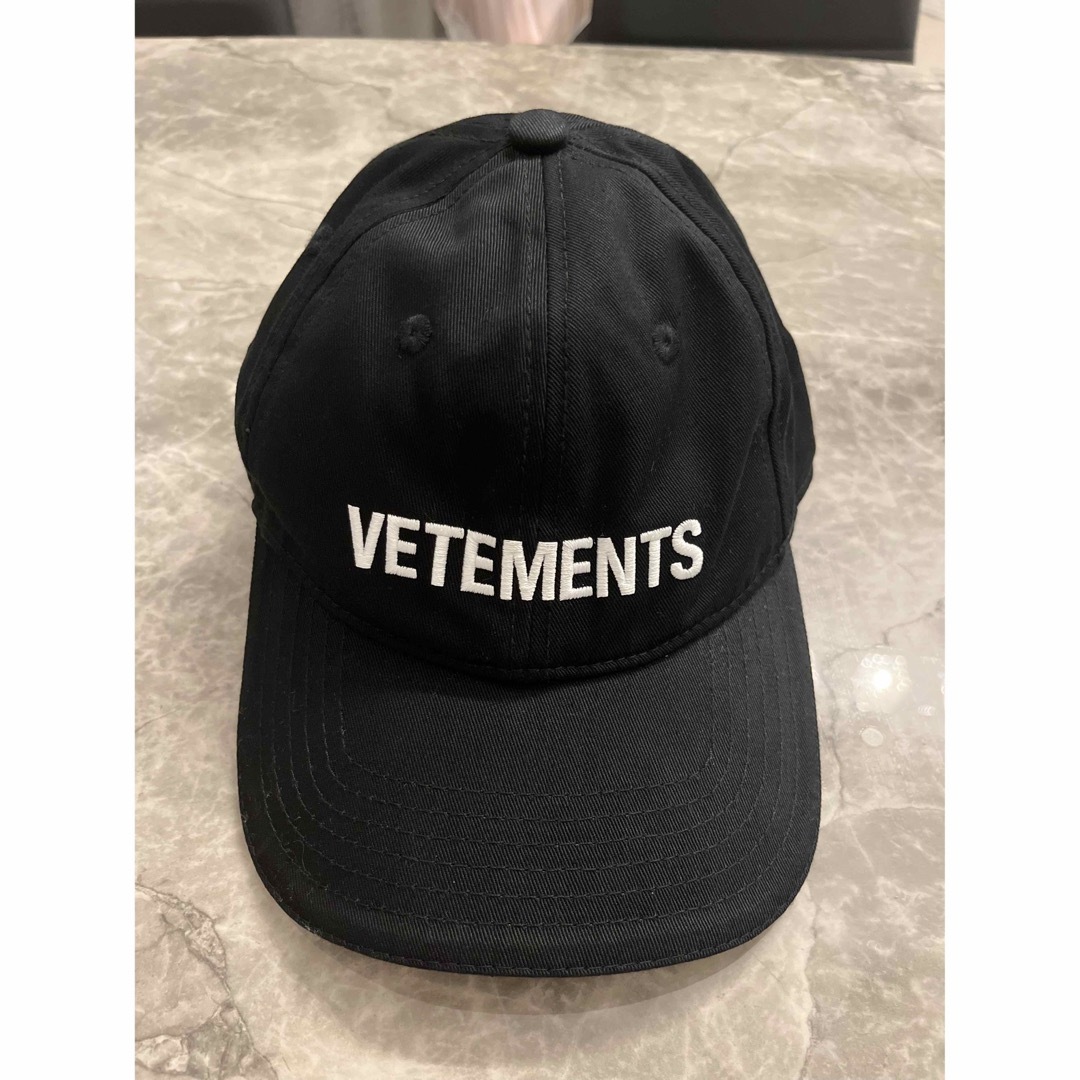 VETEMENTS ブラックキャップ