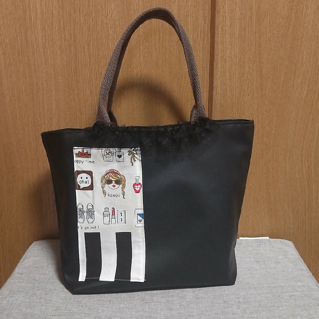 フェイクレザートートバッグ(ポーチ付き)の通販 by みんと|ラクマ