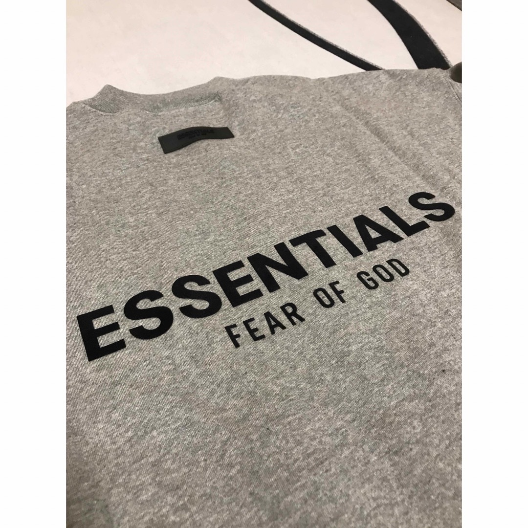 FEAR OF GOD(フィアオブゴッド)の最新作ESSENTIALS FOG クルーネック ディープグレー M メンズのトップス(スウェット)の商品写真