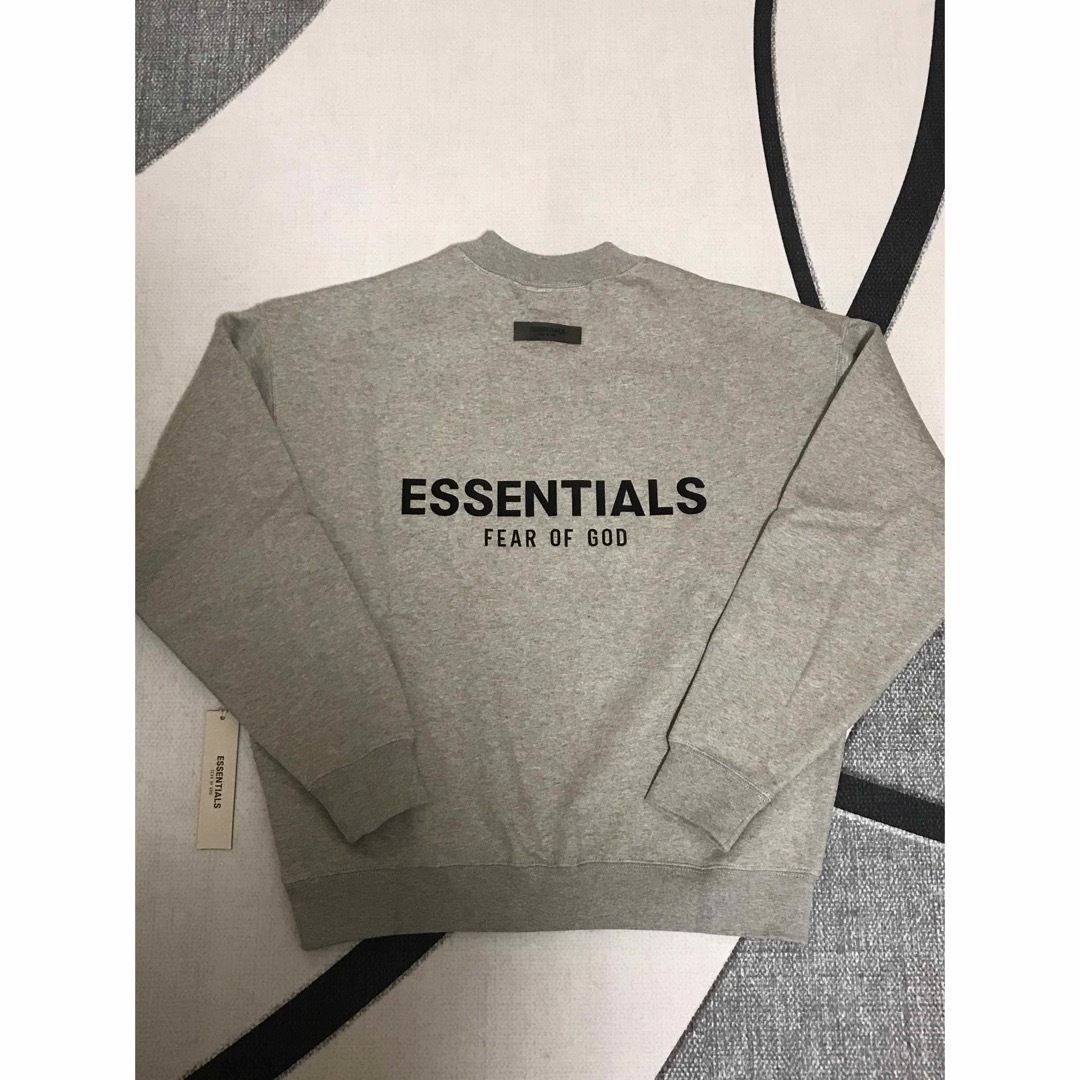 FEAR OF GOD(フィアオブゴッド)の最新作ESSENTIALS FOG クルーネック ディープグレー M メンズのトップス(スウェット)の商品写真