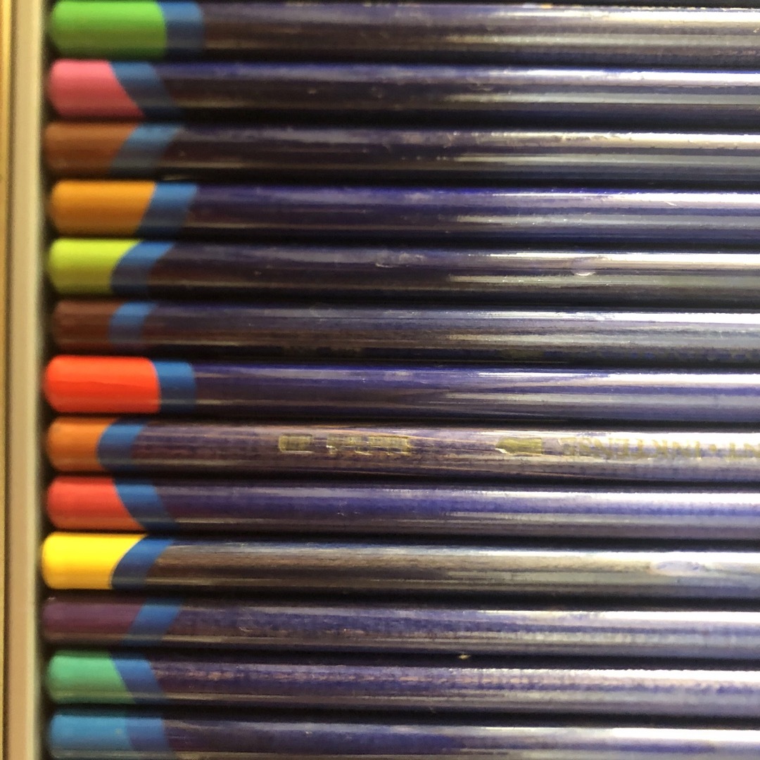 inktense. 色鉛筆24色　ほぼ新品 エンタメ/ホビーのアート用品(色鉛筆)の商品写真