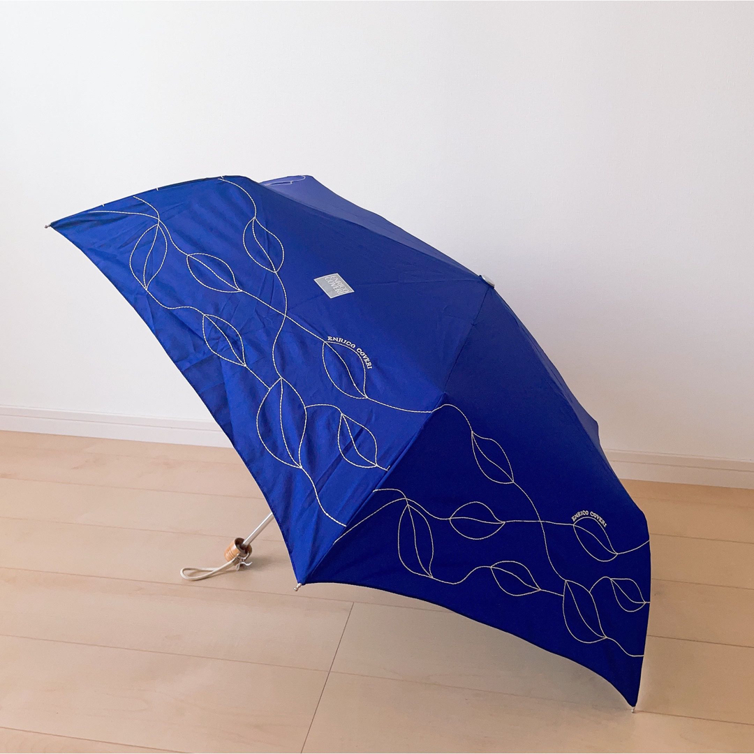 ENRICO COVERI(エンリココベリ)の日傘　エンリココベリ　enrico coveri 青　刺繍 レディースのファッション小物(傘)の商品写真