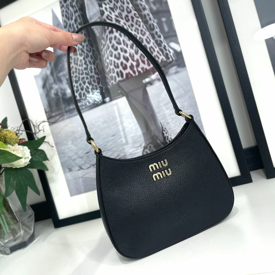 miumiu - 美品 ミュウミュウ マドラスレザー ショルダーバッグ